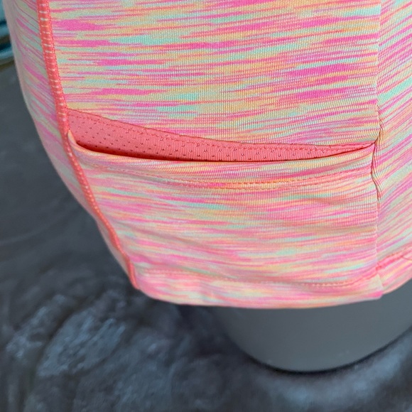 Beautiful athletic top. Excellent condition. - Picture 6 of 15